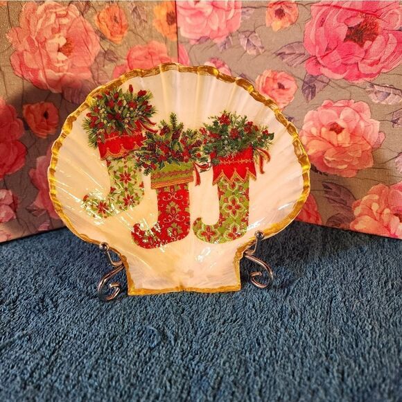 Decoupage Scalloped shells   - Picture 1 of 1